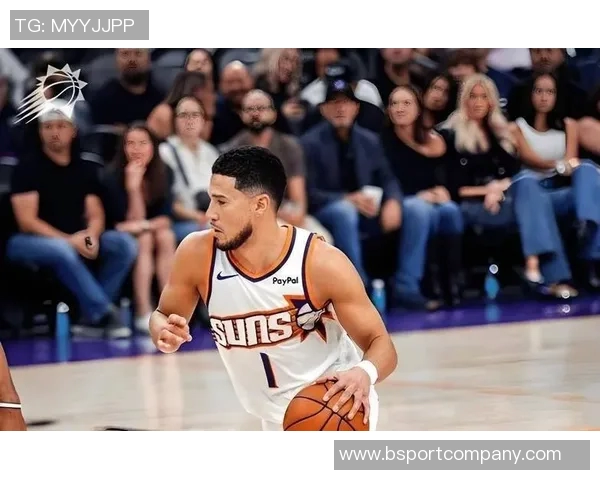 布克称赞格林能减轻压力认为其天赋极高助力球队表现