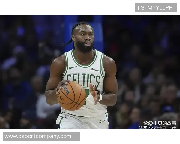 杰伦布朗首节表现惊艳全场5投全中砍下13分2助助力球队进攻 杰伦布朗首节表现惊艳全场5投全中砍下13分2助助力球队进攻