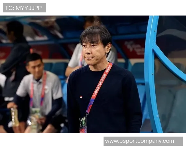 蔚山后卫揭露前主帅申台龙扇耳光事件引发热议球员不听指挥成焦点 蔚山后卫揭露前主帅申台龙扇耳光事件引发热议球员不听指挥成焦点