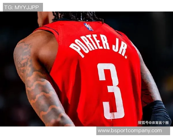 莺歌盛赞教练激情四溢称其为球队领袖能量满满激励全队士气