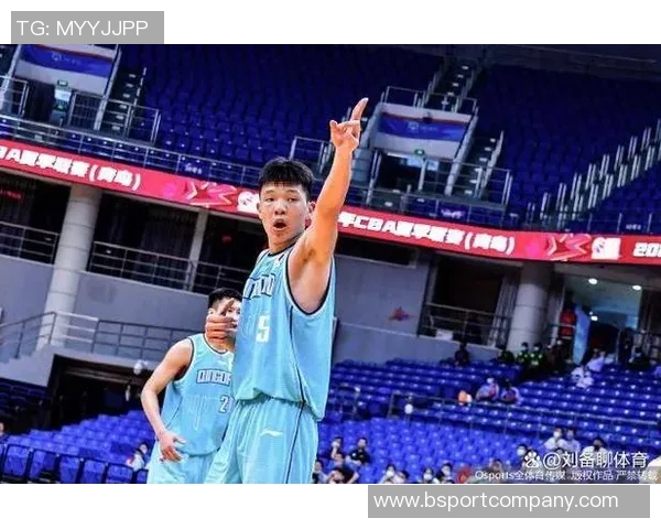 杨瀚森三分投篮瞬间引发全场屏息期待最终却只换来一声叹息 杨瀚森三分投篮瞬间引发全场屏息期待最终却只换来一声叹息