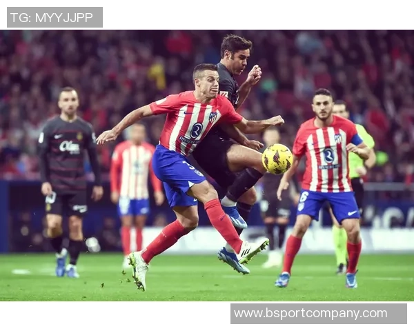 英媒报道阿森纳热刺马竞争抢波尔图19岁中场新星弗罗霍尔特