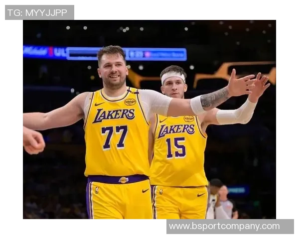 拉拉维亚分享湖人三巨头数据与东契奇里夫斯的精彩表现分析