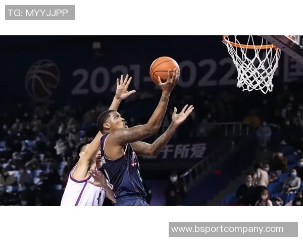 瓦塞尔上半场表现惊艳5投全中三分球2中2轻松拿下14分