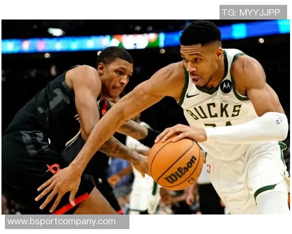 杰伦约翰逊本季表现惊艳40105成联盟前锋佼佼者与字母哥并肩而立 杰伦约翰逊本季表现惊艳40105成联盟前锋佼佼者与字母哥并肩而立