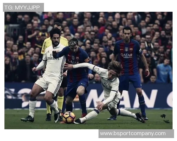 光速扳平瞬间浙江队洛佩斯失误助攻卡列洛进球战平泰山 光速扳平瞬间浙江队洛佩斯失误助攻卡列洛进球战平泰山