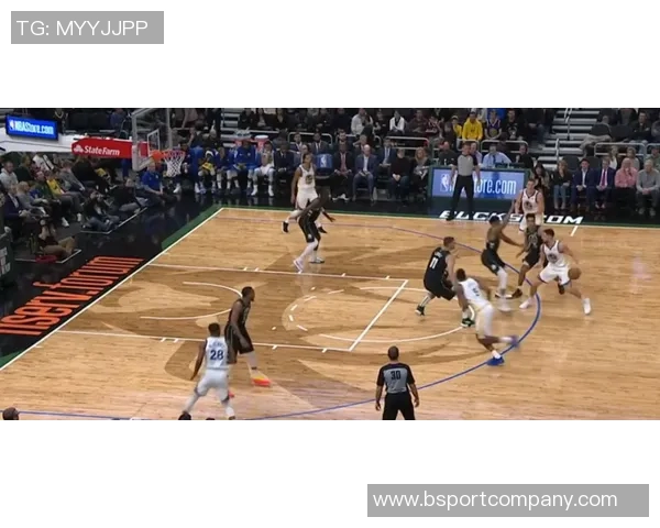 亨特表现出色半场高效6中5砍下12分6板1助1断依旧稳健展现实力