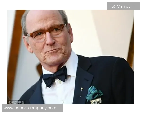 奥斯卡昏厥后首次公开亮相重返训练中心祝早日康复