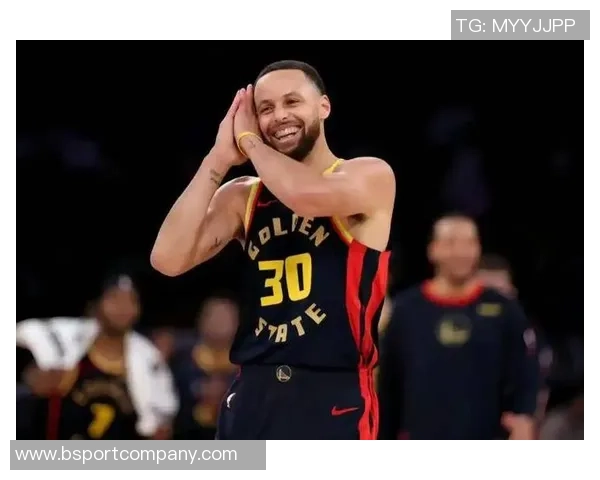 库里强调团队合作与个人自信是胜利关键持续保持攻防强度助力球队成功