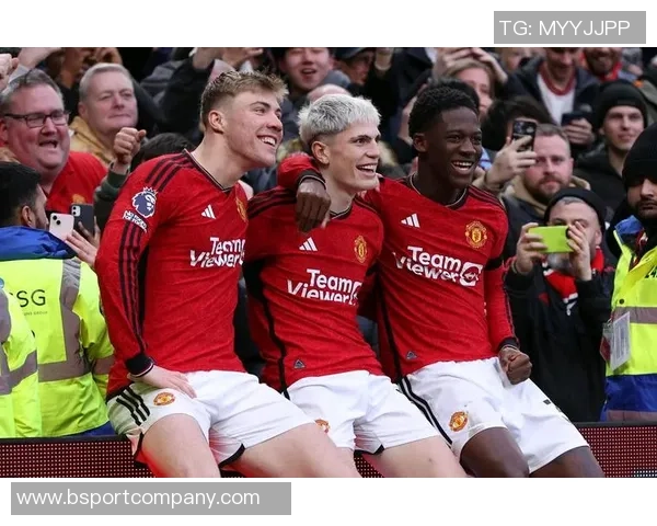 德里赫特社交媒体分享庆祝照片感谢曼联球迷支持艰难比赛后的喜悦